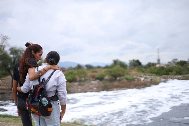 DAÑO. Sofía Enciso aseguró que al Santiago se le ha “quitado su ancho para generar invasiones como lo han sido la siembra de casas sobre los humedales”. (Fotos: Michelle Velázquez)